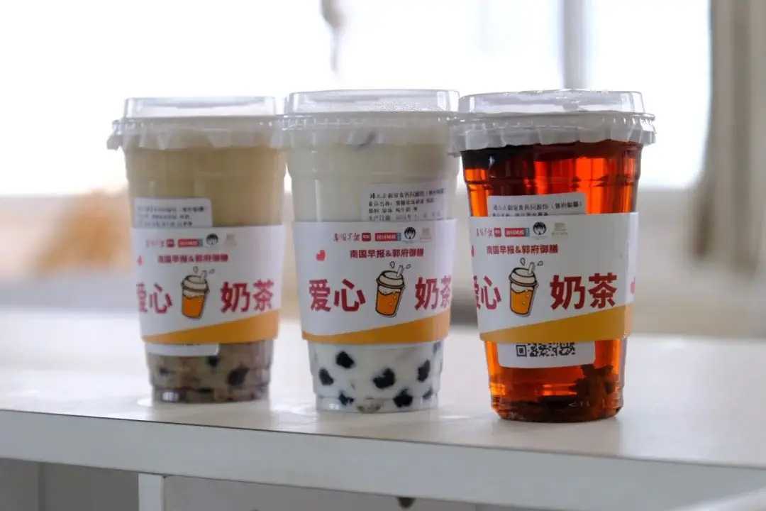 科技赋能饮品安全：全自动灌装封口机的创新之旅