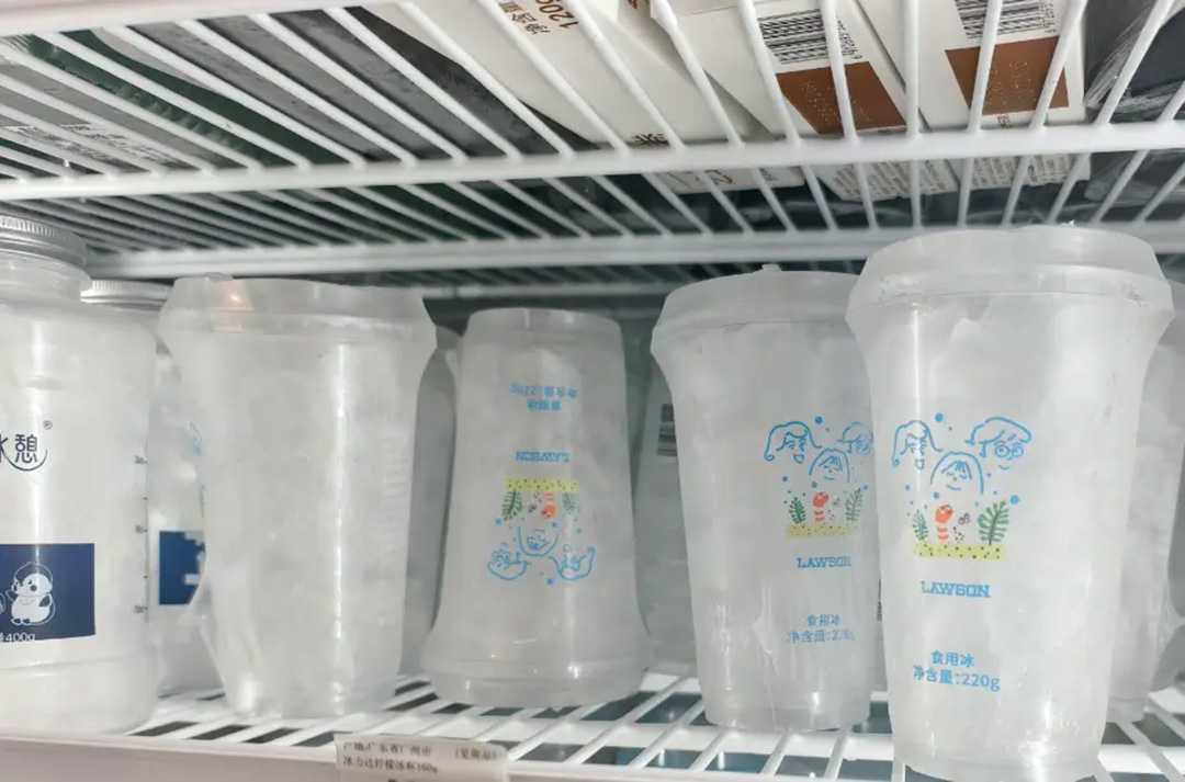 每小时15,000杯稳定输出:吕工机械冰杯灌装生产线