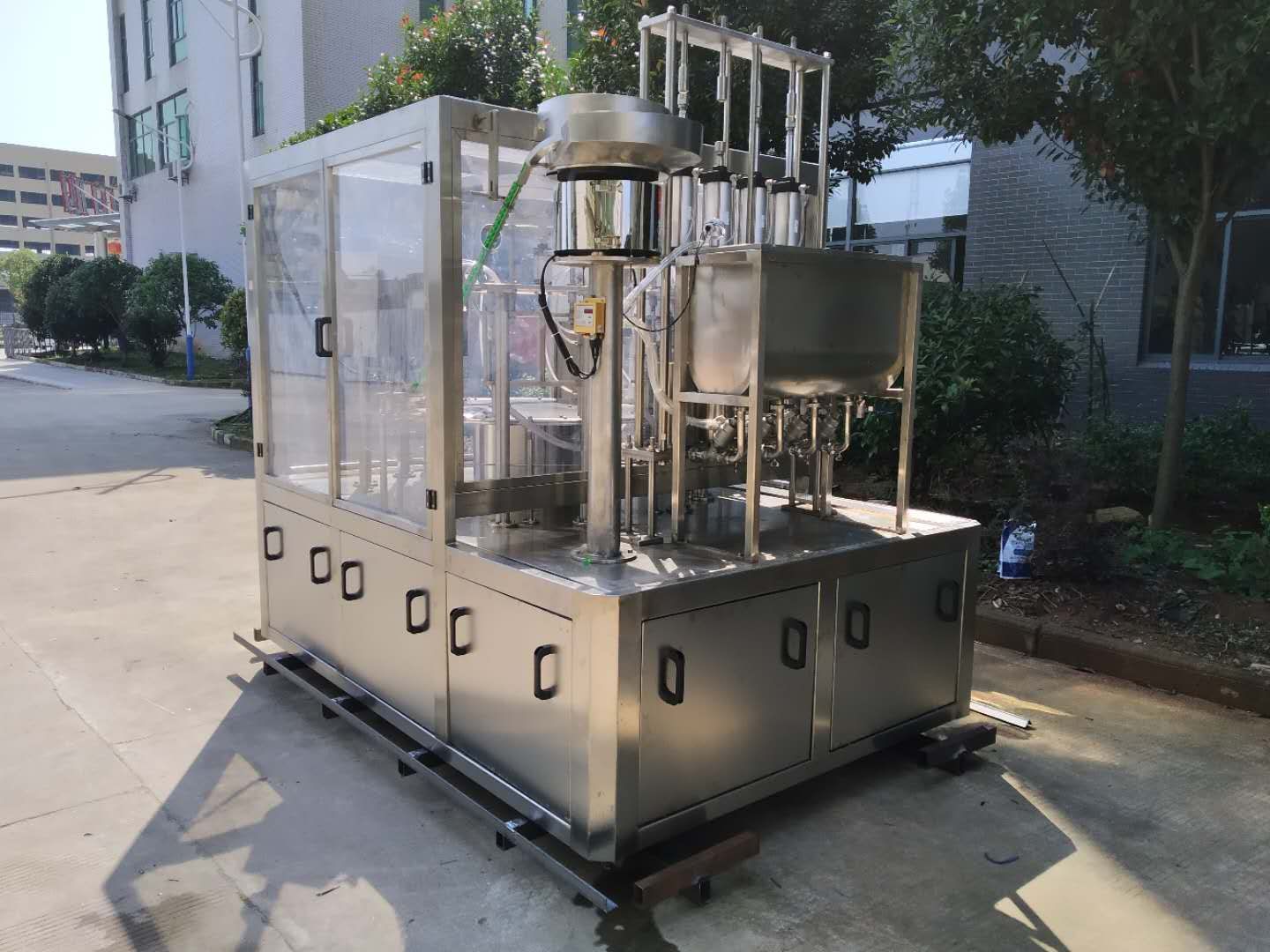 1748229393859228.jpg LG-200 吸嘴袋灌装旋盖机.jpg